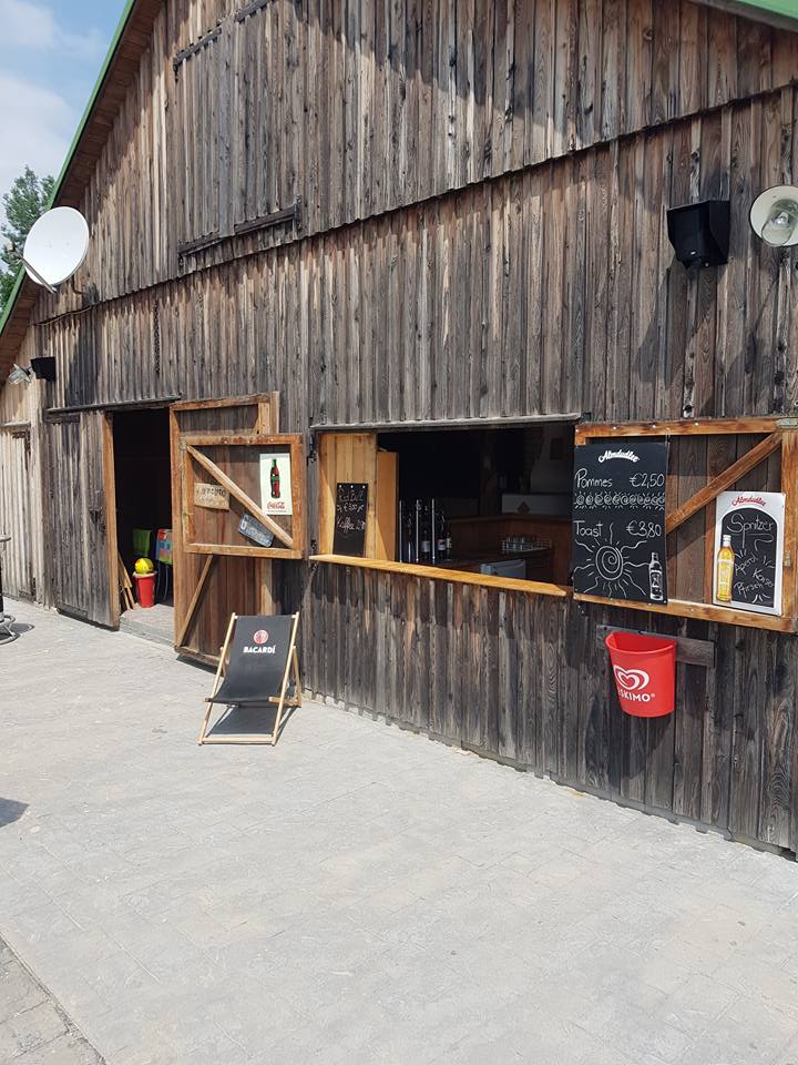Beachbar mit Getränken