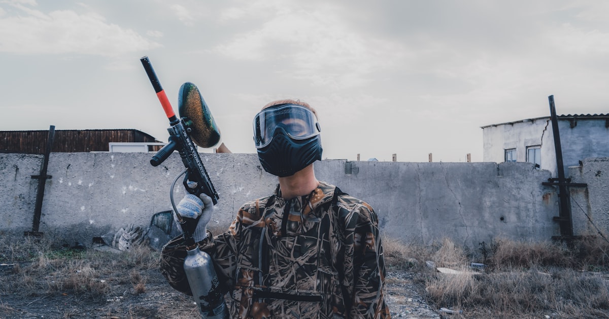 Paintball spielen zum ersten Mal - Spieler in Aktion