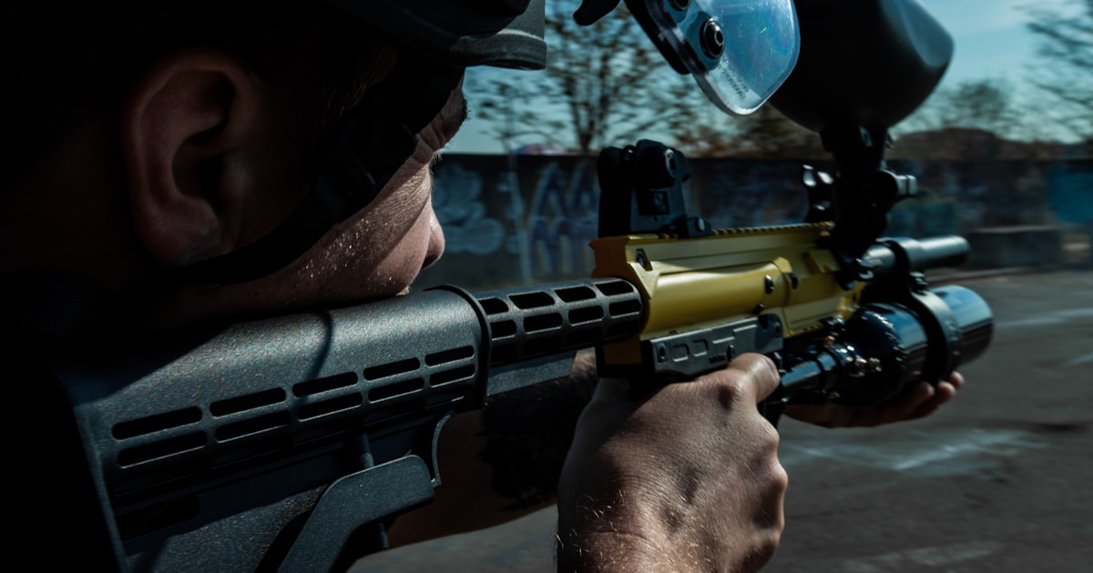 Paintball Sicherheit - Spieler mit Schutzmaske